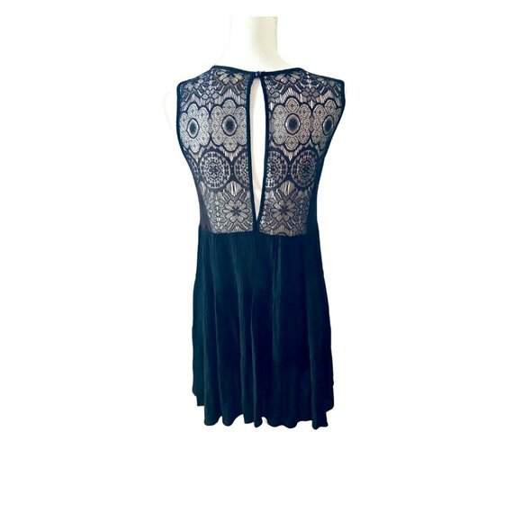 NWT The Cove Black Crochet Lace Crinkle Baby doll Mini Dress S - Picture 2 of 7